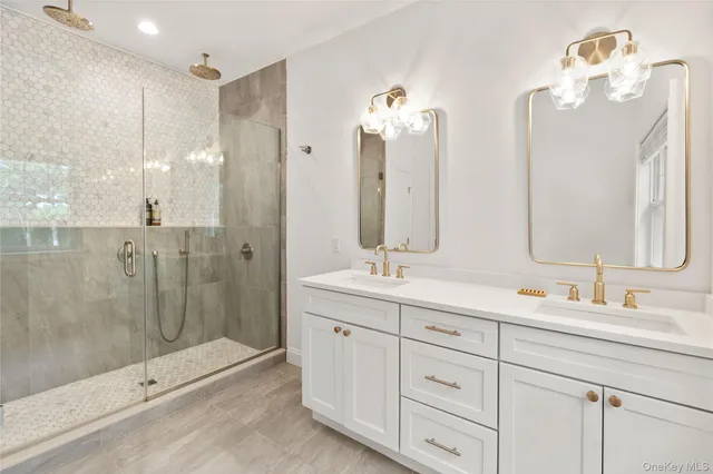 $2,450,000 | 6 Clara Drive, East Quogue, NY 11942