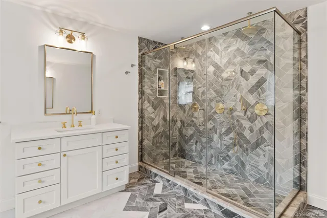 $2,450,000 | 6 Clara Drive, East Quogue, NY 11942