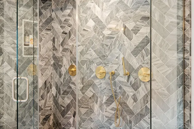 $2,450,000 | 6 Clara Drive, East Quogue, NY 11942