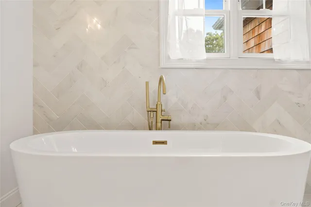 $2,450,000 | 6 Clara Drive, East Quogue, NY 11942