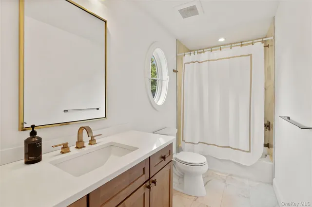 $2,450,000 | 6 Clara Drive, East Quogue, NY 11942