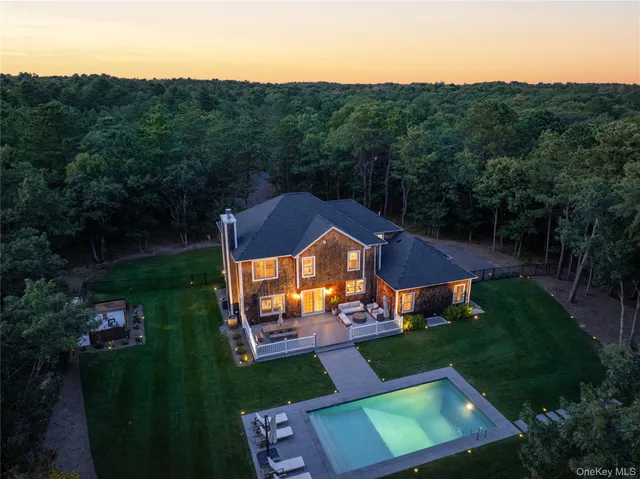 $2,450,000 | 6 Clara Drive, East Quogue, NY 11942