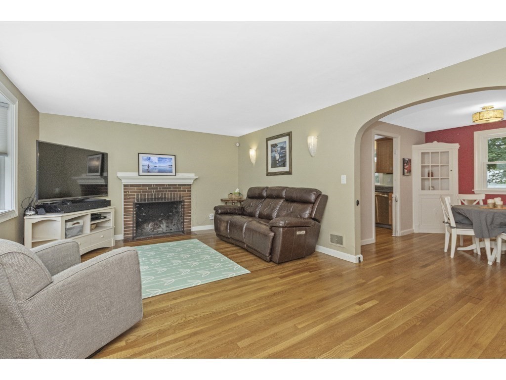 136 Longfellow Road Waltham, MA 02453 - Photo 13 of 39 Gallery Image 13