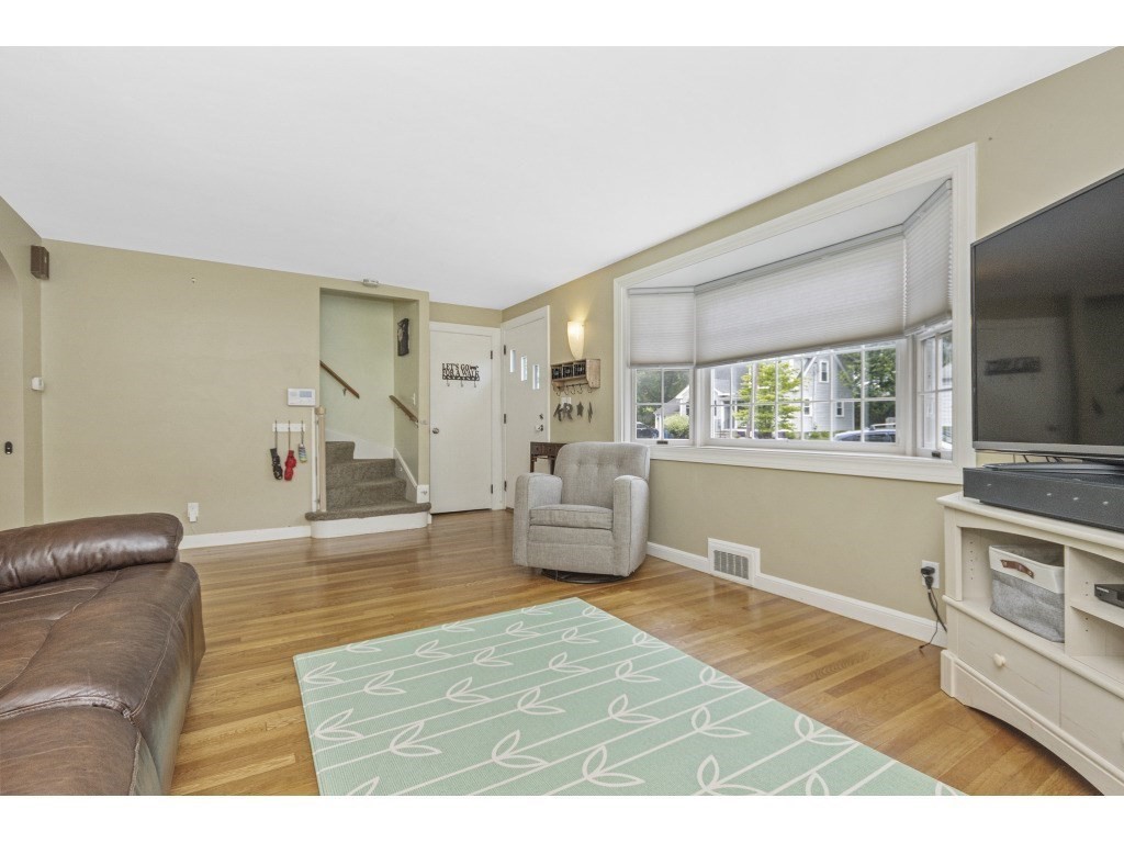 136 Longfellow Road Waltham, MA 02453 - Photo 7 of 39 Gallery Image 7