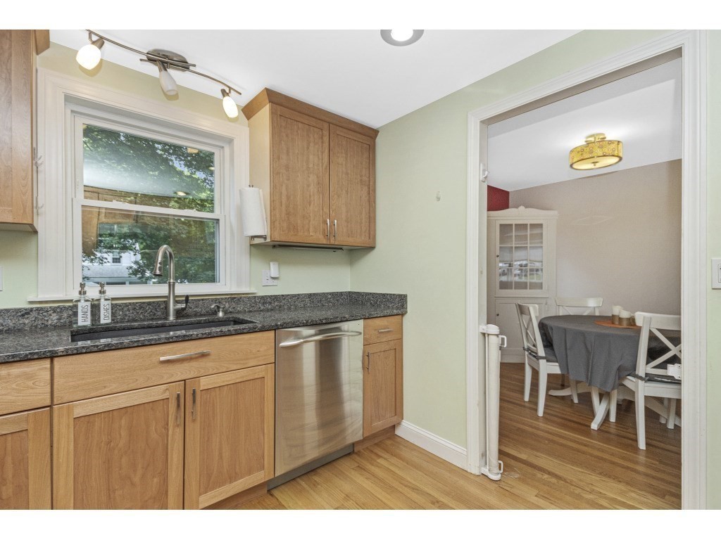 136 Longfellow Road Waltham, MA 02453 - Photo 8 of 39 Gallery Image 8
