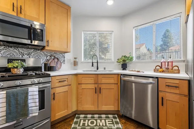 $439,000 | 3216 Darby Street, Unit 103, Simi Valley, CA 93063