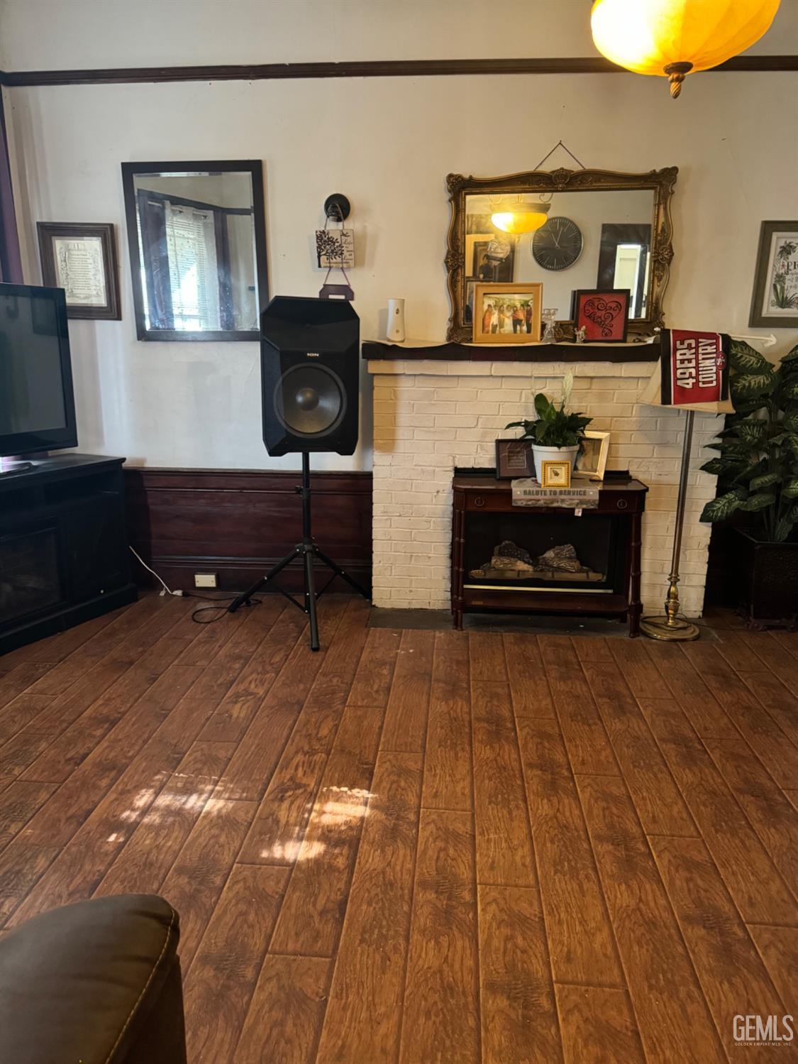 Undisclosed Address Fresno, CA 93728 - Photo 20 of 31 a living room with furniture