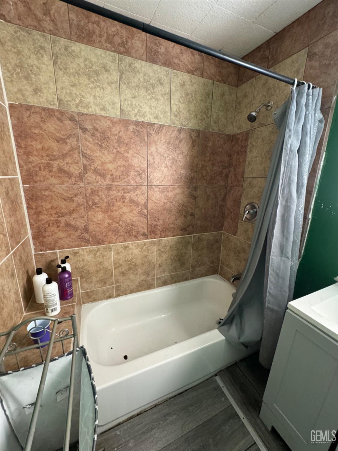 Undisclosed Address Fresno, CA 93728 - Photo 30 of 31 a bathroom with a bathtub and a shower