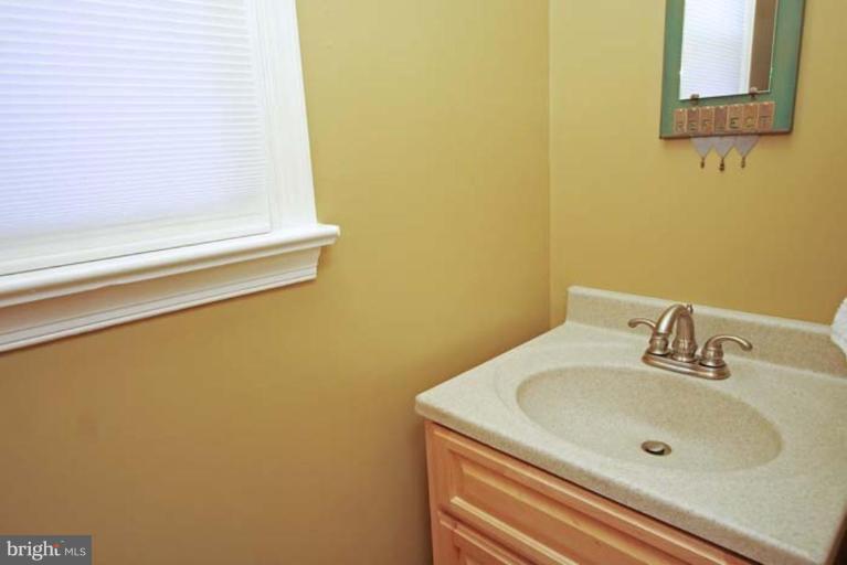 100 West Braddock Road, Unit B Alexandria, VA 22301 - Photo 12 of 21 Half Bath 1