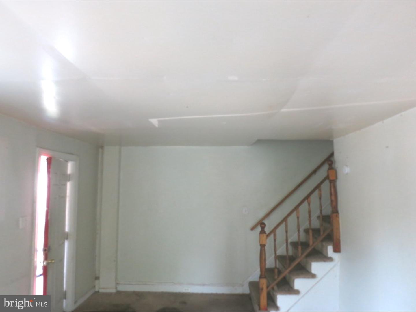 1410 Roanoke Road Camden, NJ 08104 - Photo 2 of 17 Living Room