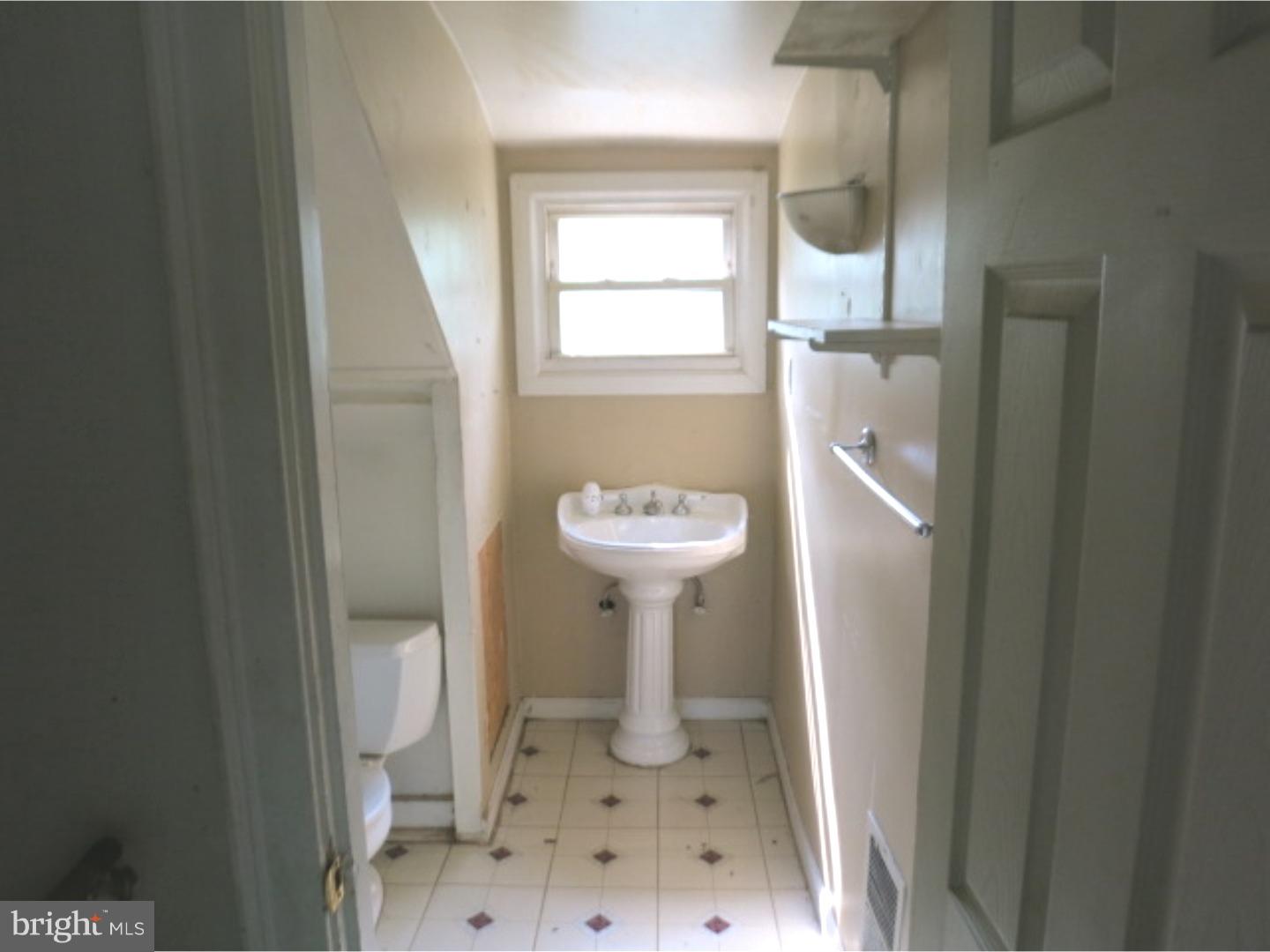 1410 Roanoke Road Camden, NJ 08104 - Photo 13 of 17 Bathroom