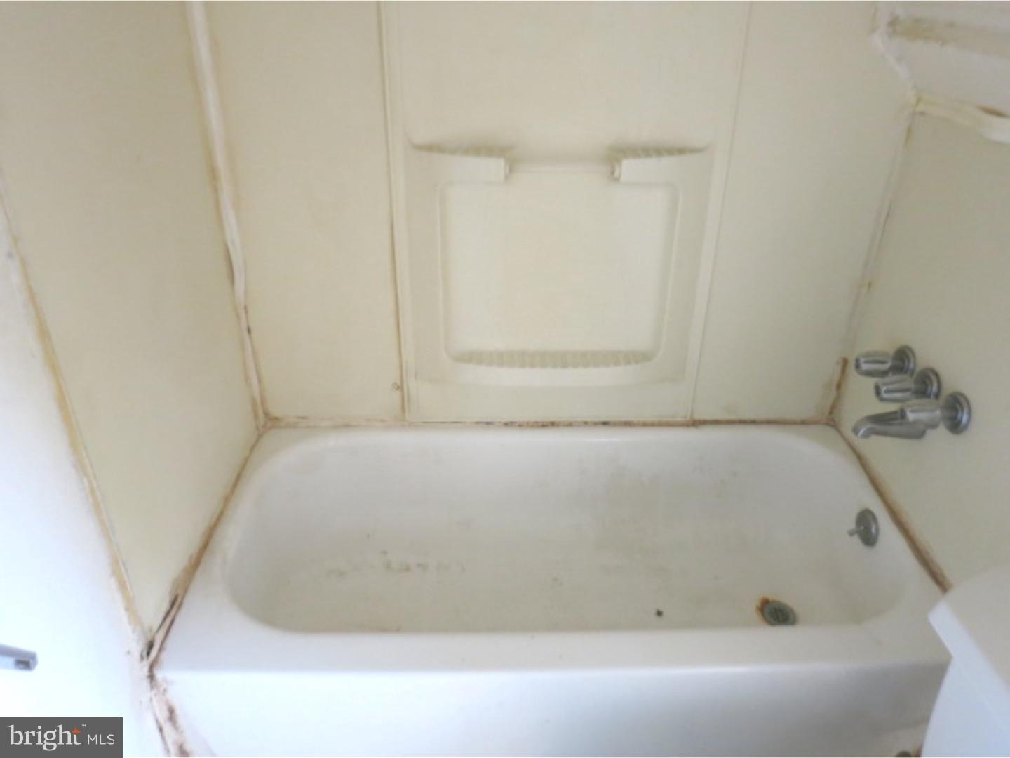 1410 Roanoke Road Camden, NJ 08104 - Photo 14 of 17 Bathroom