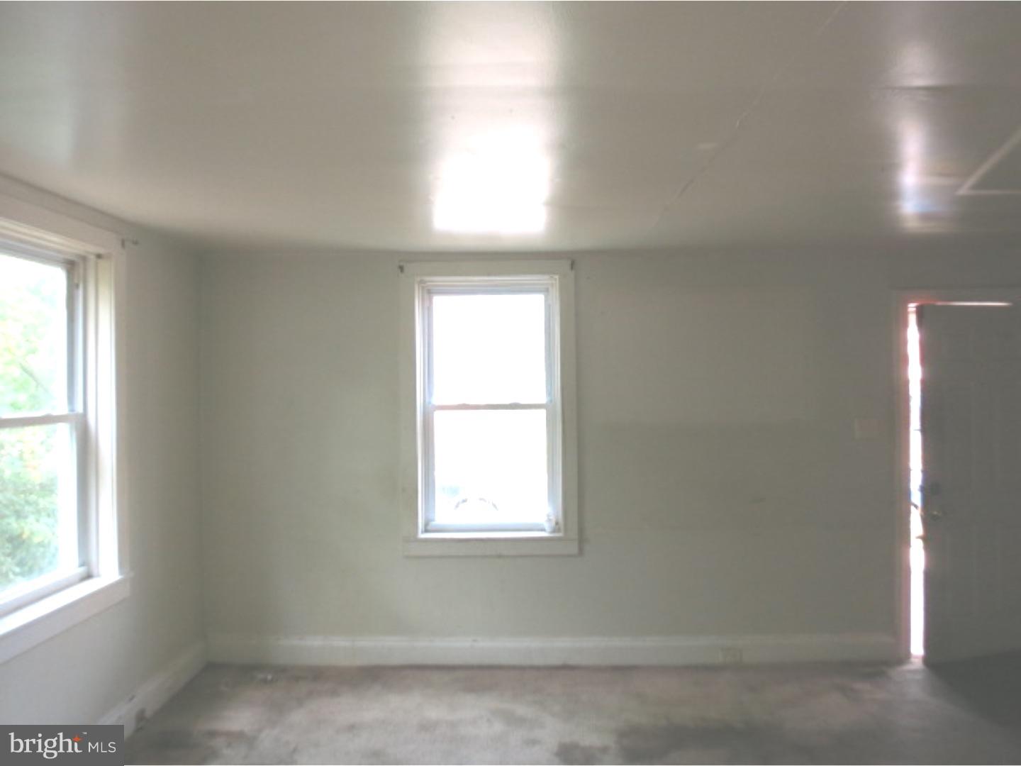 1410 Roanoke Road Camden, NJ 08104 - Photo 3 of 17 Living Room