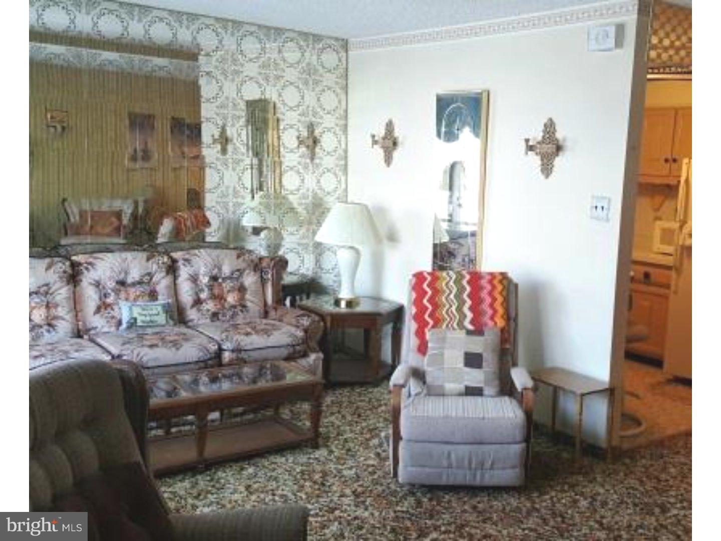 11925 Covert Road Philadelphia, PA 19154 - Photo 3 of 8 Living Room