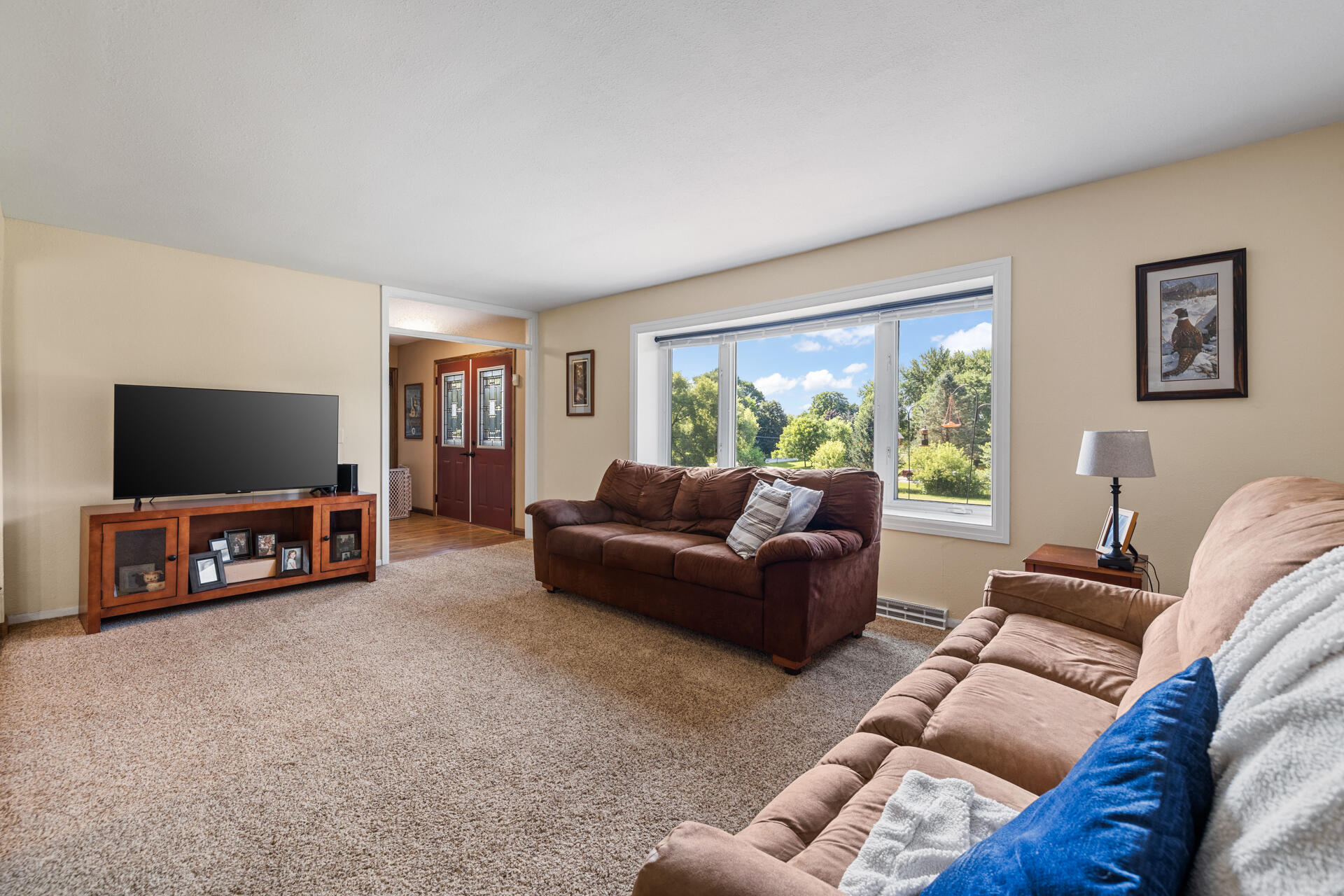 W250S4461 Center Road Waukesha, WI 53189 - Photo 22 of 36 Living Room