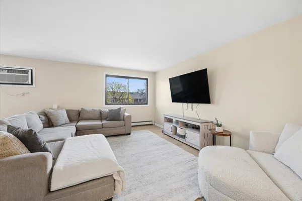 $199,000 | 1240 South Lorraine Road, Unit 3B, Wheaton, IL 60189