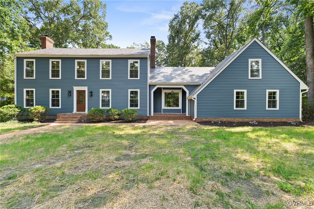 a view of a yard in front of a house with a yard