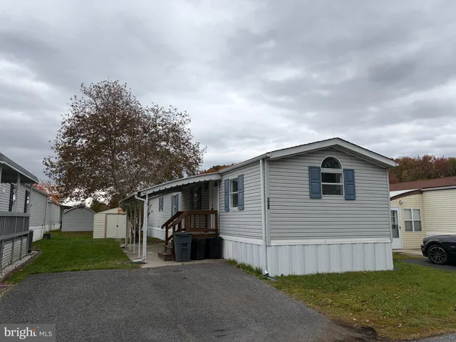 a view of a house with a yard and garage