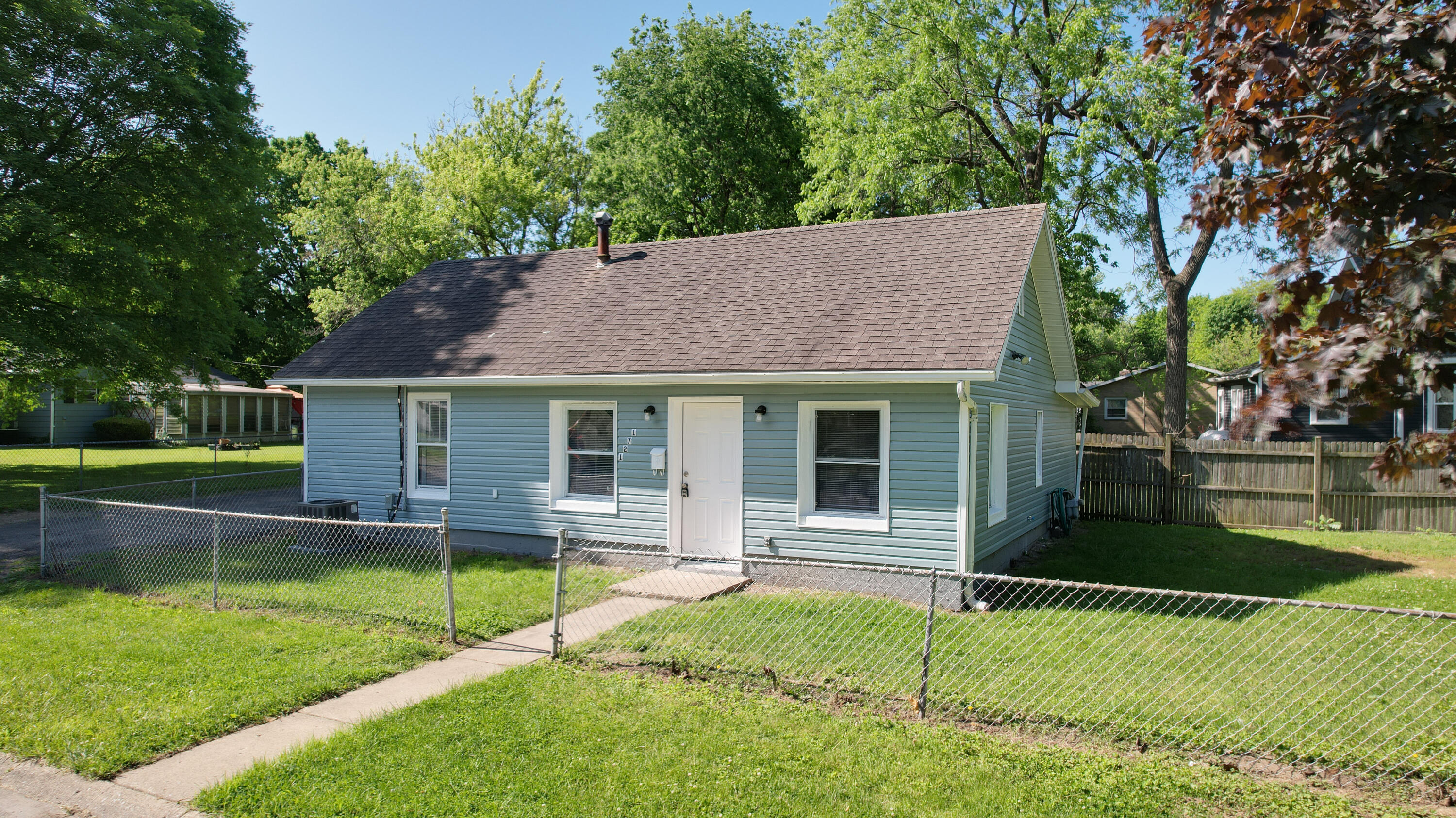 1271 Oakleaf Avenue Springfield, OH 45506 - Photo 1 of 40 Gallery Image 1