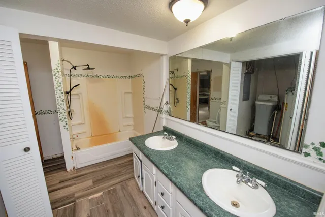 $209,900 | 8615 West State Road, Rossville, IN 46065