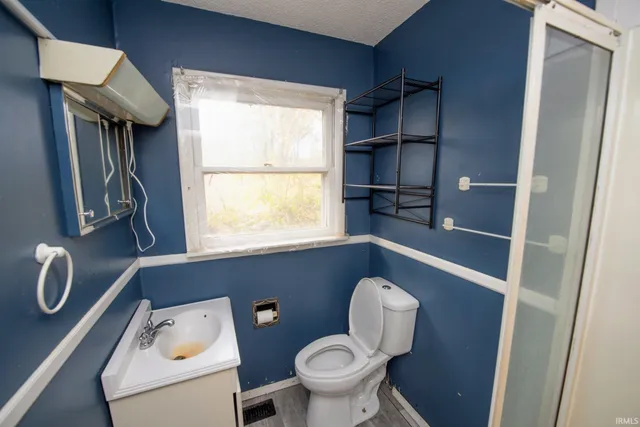 $209,900 | 8615 West State Road, Rossville, IN 46065