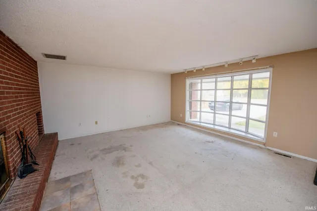 $209,900 | 8615 West State Road, Rossville, IN 46065