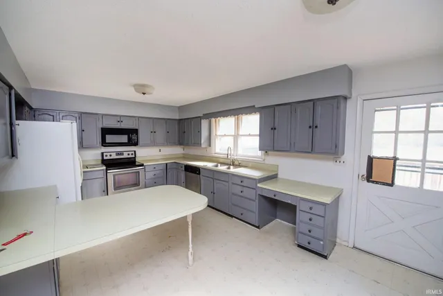 $209,900 | 8615 West State Road, Rossville, IN 46065