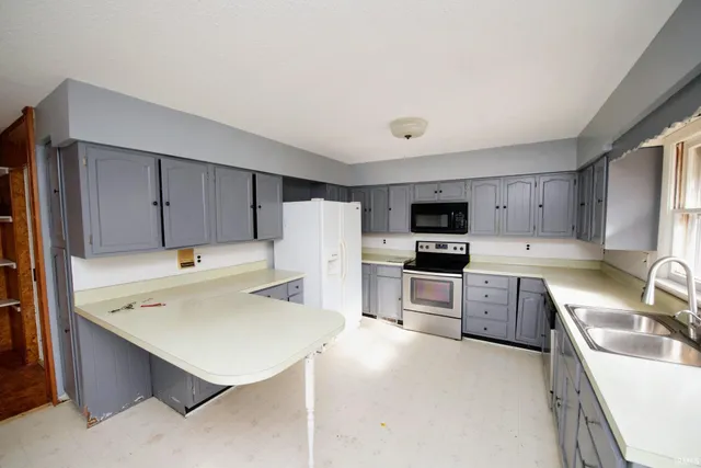 $209,900 | 8615 West State Road, Rossville, IN 46065