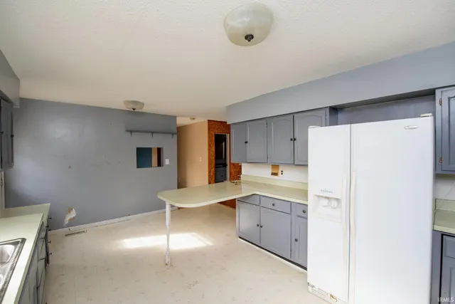 $209,900 | 8615 West State Road, Rossville, IN 46065