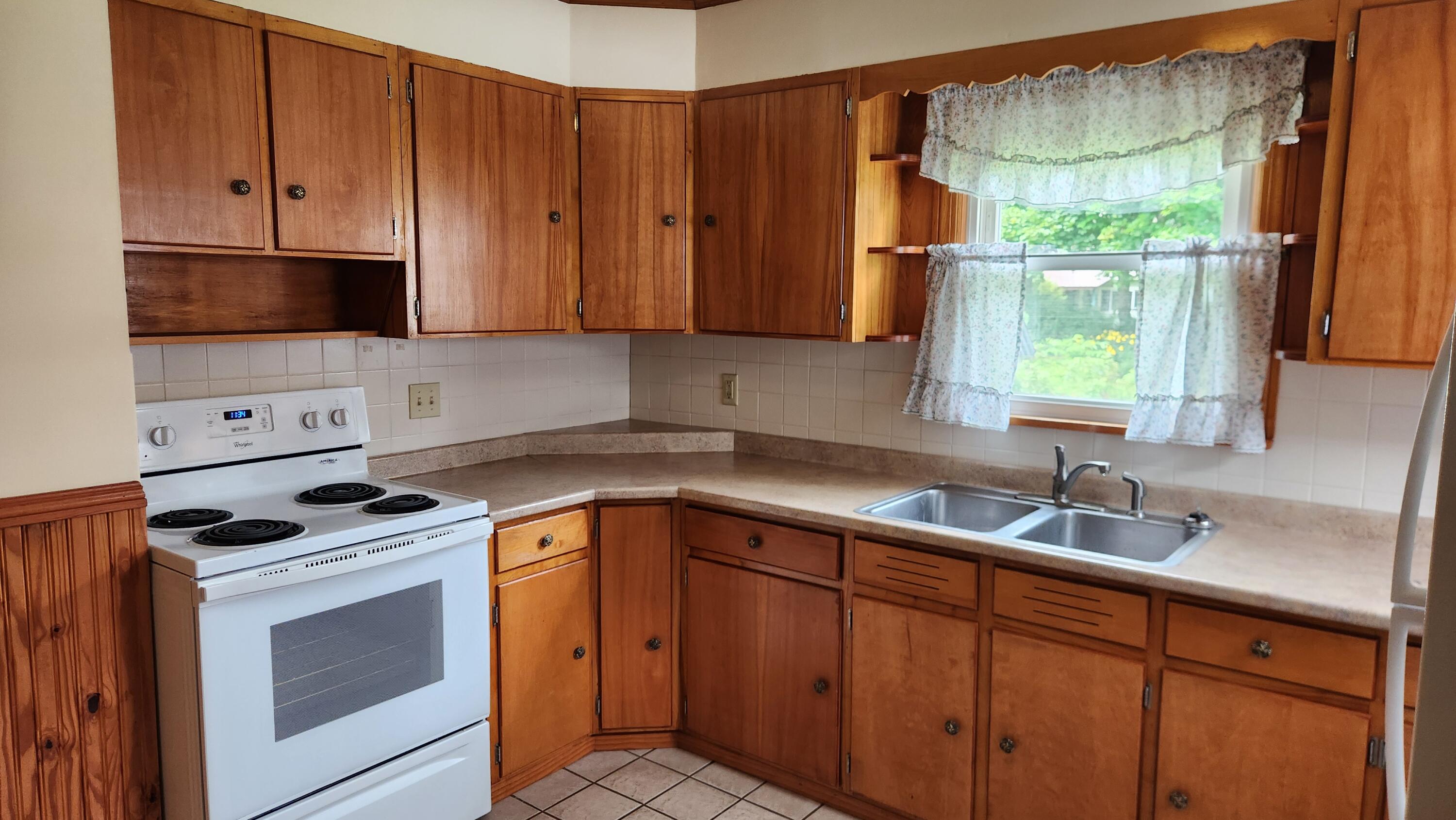 30 Spruce Street East Millinocket, ME 04430 - Photo 9 of 32 1000015245