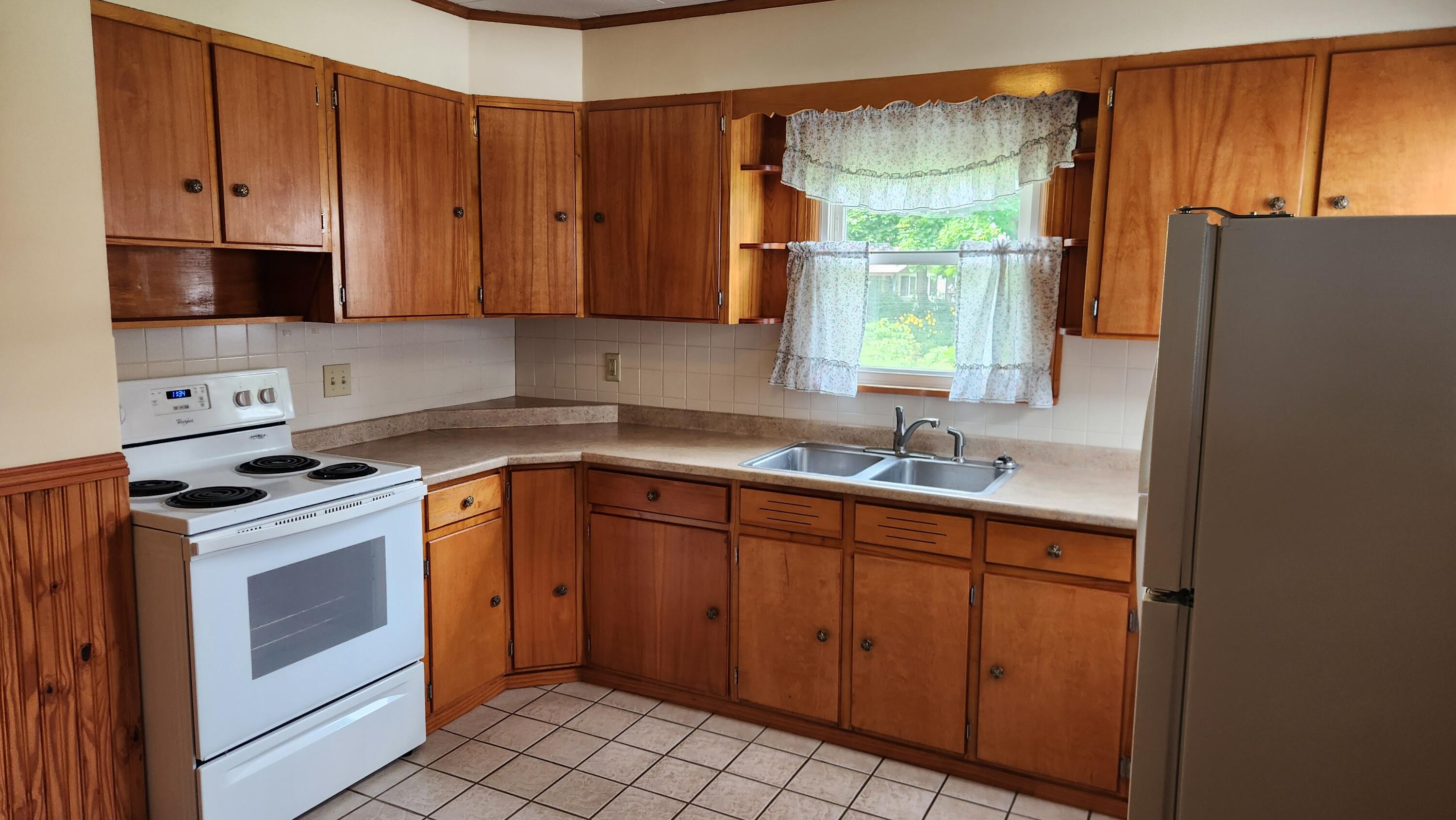 30 Spruce Street East Millinocket, ME 04430 - Photo 10 of 32 1000015246