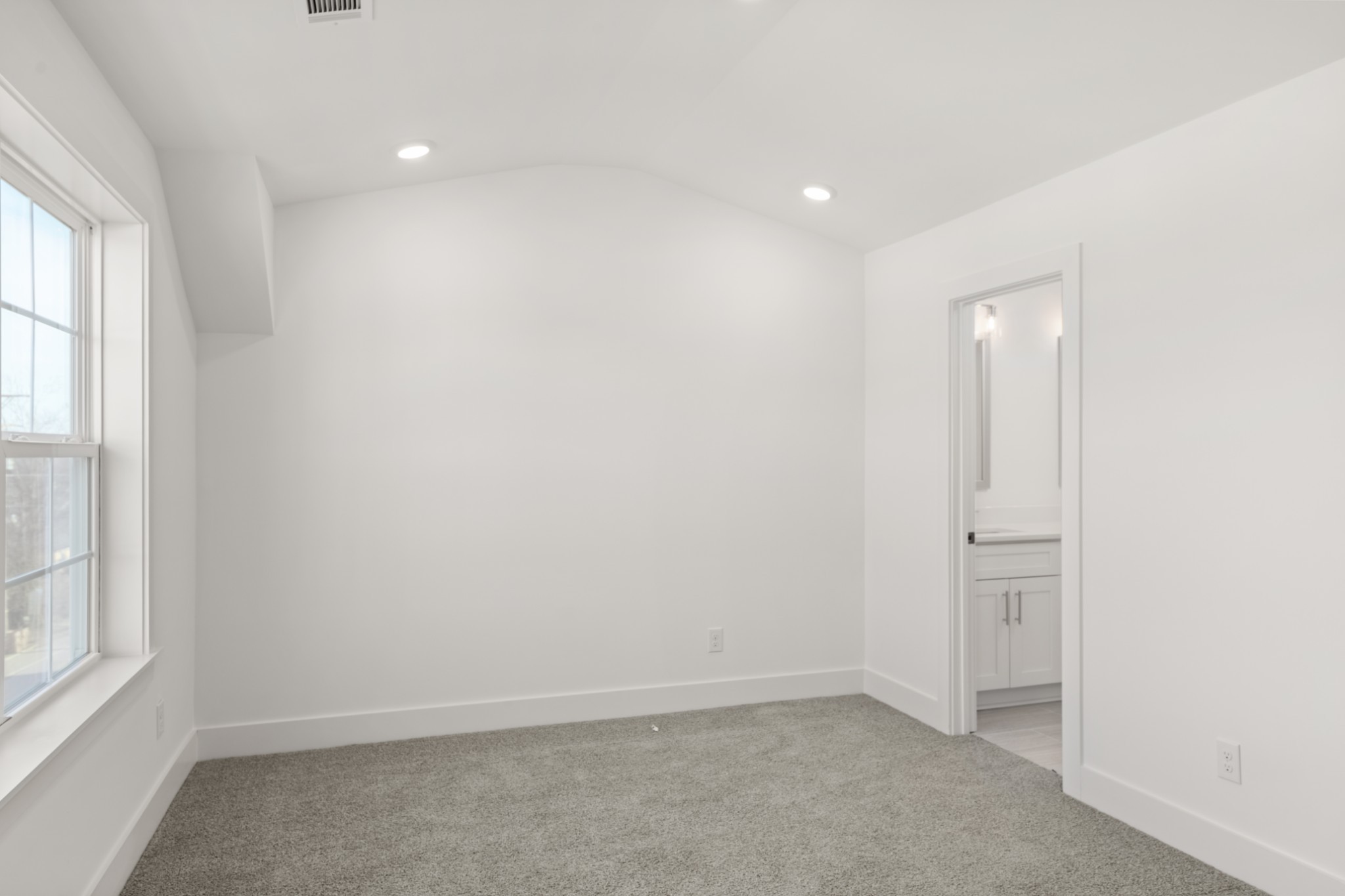 255 Nesbitt Lane Madison, TN 37115 - Photo 4 of 15 an empty room with windows and closet