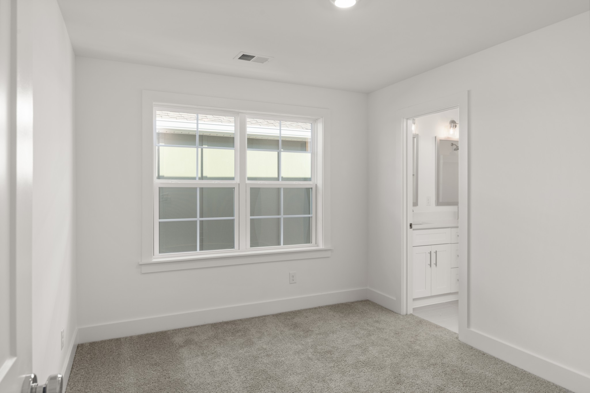 255 Nesbitt Lane Madison, TN 37115 - Photo 6 of 15 an empty room with windows and closet