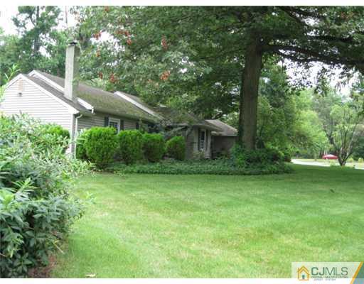 52 Richard Road Edison, NJ 08820 - Photo 2 of 19