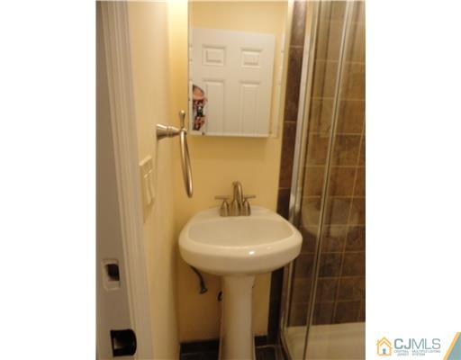 52 Richard Road Edison, NJ 08820 - Photo 15 of 19