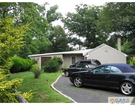 52 Richard Road Edison, NJ 08820 - Photo 3 of 19