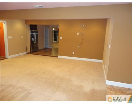 52 Richard Road Edison, NJ 08820 - Photo 5 of 19