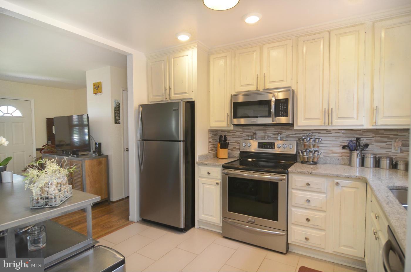 4201 Collier Road Fairfax, VA 22030 - Photo 3 of 30 Kitchen