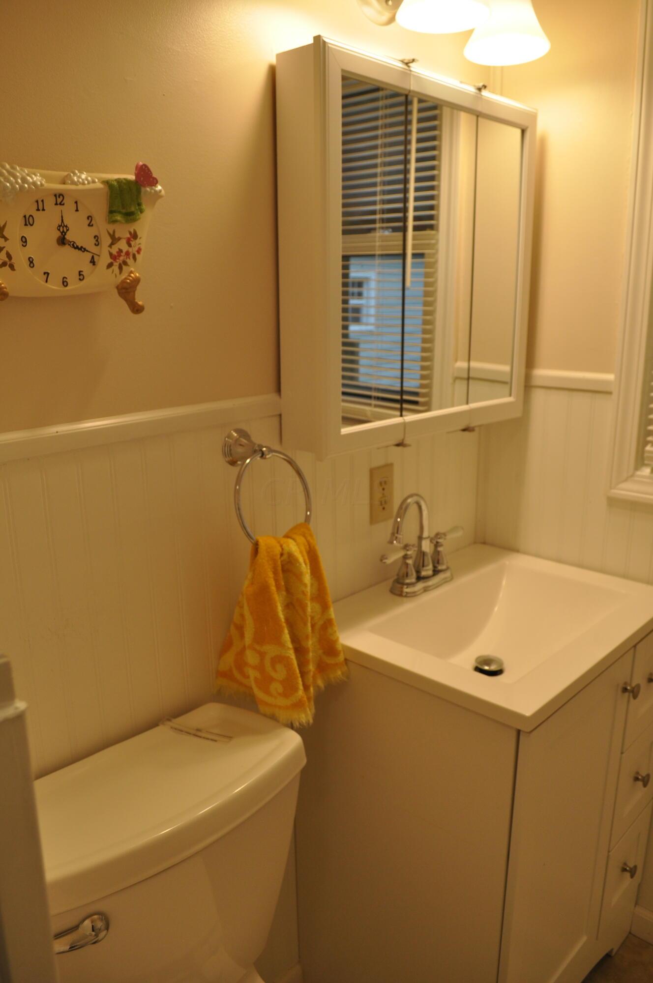 4935 Lockbourne Road Columbus, OH 43207 - Photo 15 of 24 4935 Lockbourne-Bathroom