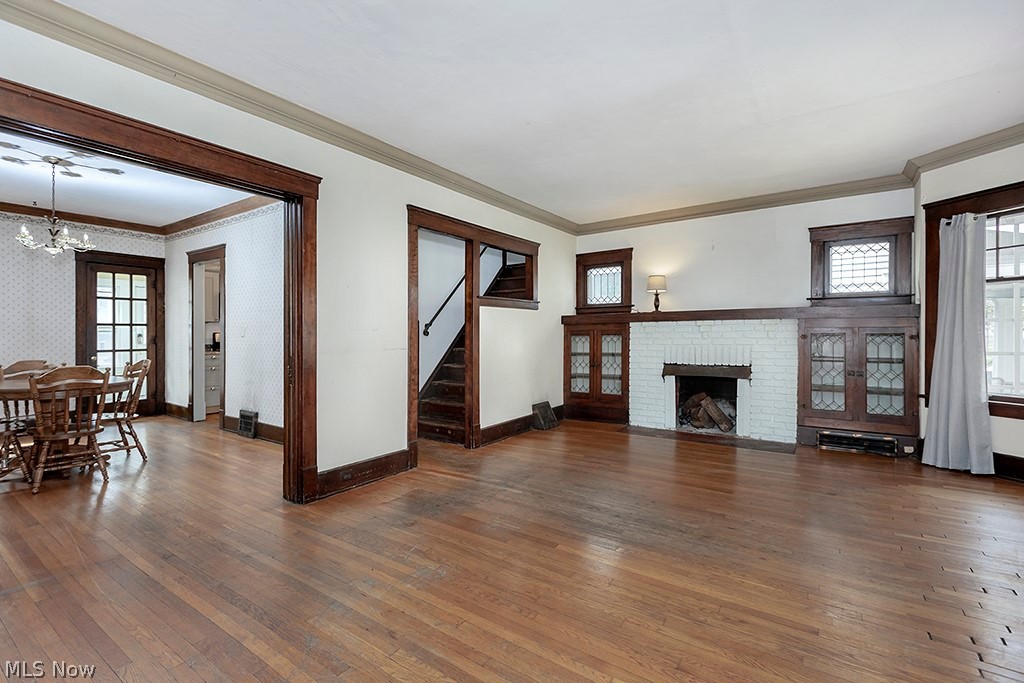 10412 Brighton Road Cleveland, OH 44108 - Photo 3 of 18 Living room