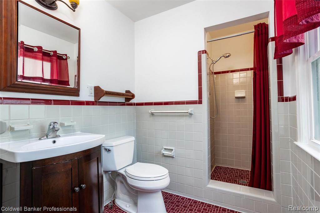 401 Barclay Grosse Pointe, MI 48236 - Photo 14 of 39