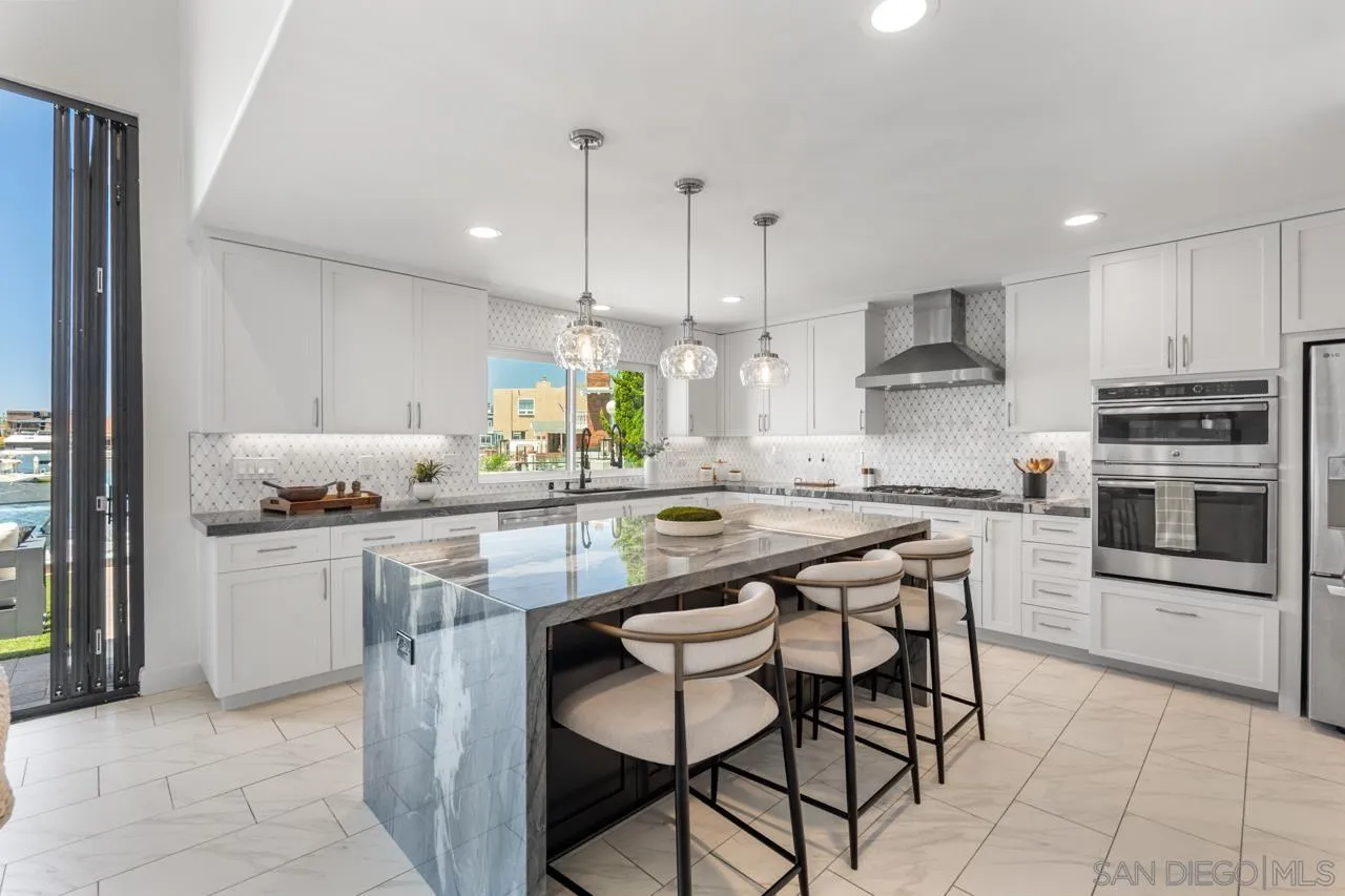 27 Green Turtle Road Coronado, CA 92118 - Photo 11 of 74