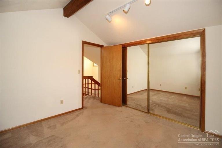62593 Quail Ridge Road Bend, OR 97701 - Photo 16 of 25 2nd Bedroom with vaulted ceiling