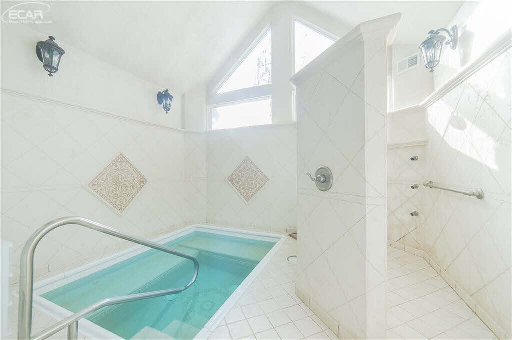 1130 Kings Carriage Road Grand Blanc, MI 48439 - Photo 44 of 92 21404224-43.JPG