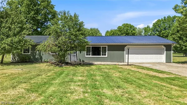 $259,900 | 5423 Thompson Clark Road, Bristolville, OH 44402