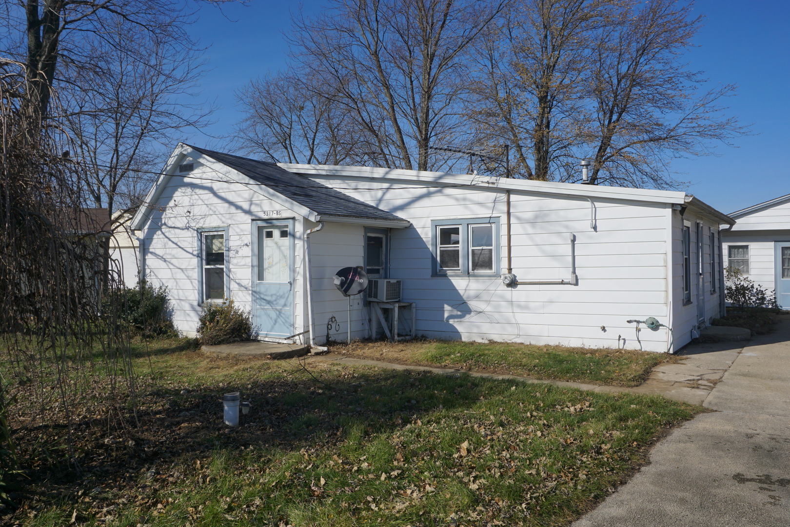 5317A South 2000W Road Chebanse, IL 60922 - Photo 1 of 14 a view of a house with a yard