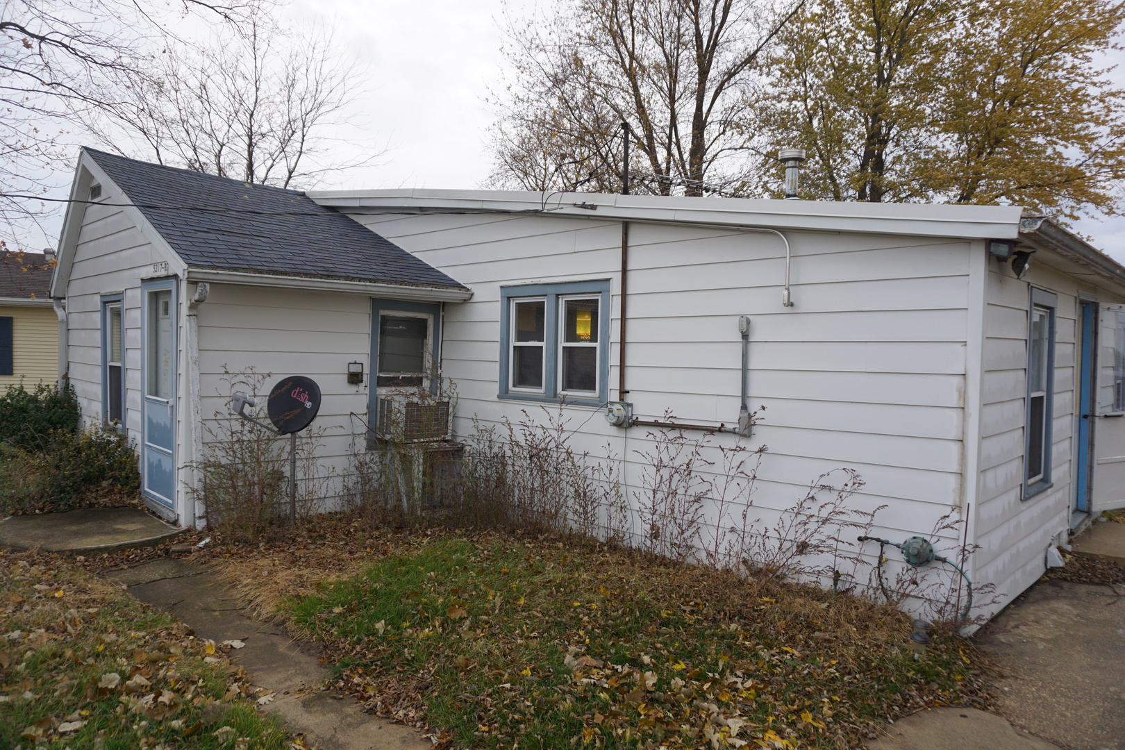 5317A South 2000W Road Chebanse, IL 60922 - Photo 4 of 14 a backyard of a house with barbeque oven and covered outdoor space