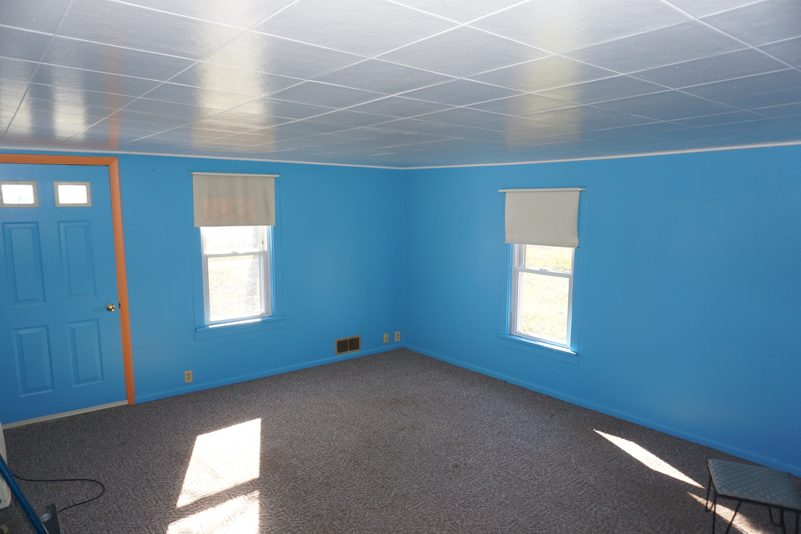 5317A South 2000W Road Chebanse, IL 60922 - Photo 5 of 14 an empty room with windows
