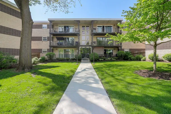 $229,900 | 911 South 8th Avenue, Unit 5, La Grange, IL 60525