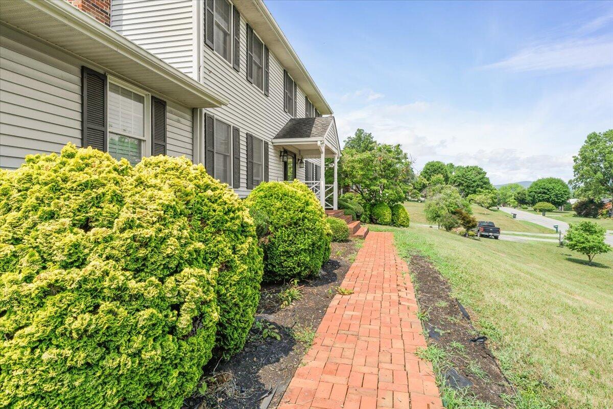 176 McIntosh Road Roanoke, VA 24019 - Photo 5 of 44 05-176 McIntosh Rd-5